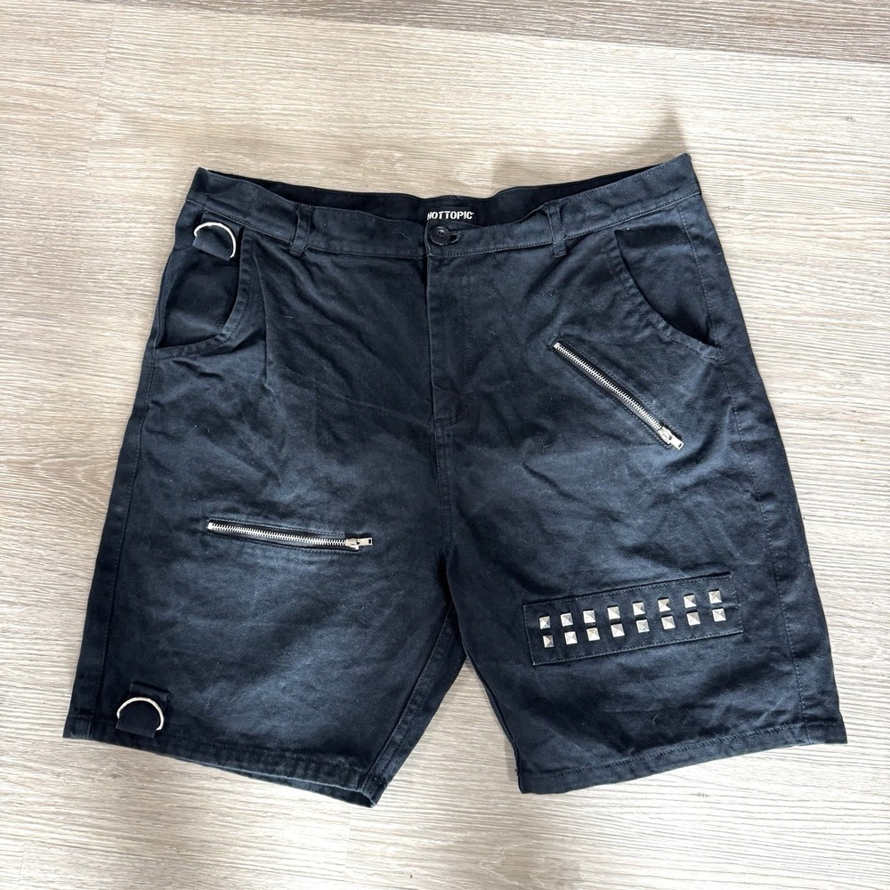 Hot Topic Black Studded Zipper‎ 7" Shorts Men's Size 36